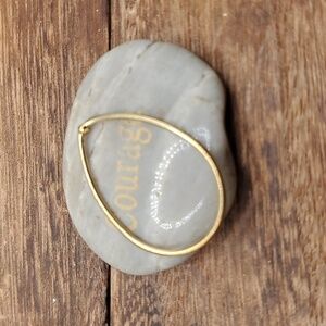 Minimalist gold tone doorknocker pendant